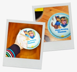 2 Candles And A Party Blower Which Is A Really Nice - Circle #1059378