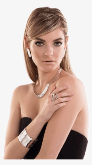 Descubre Las Mejores Piezas De Joyería Labradas A Mano - Photo Shoot #1235889