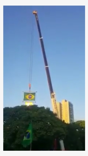 Hasteamento Da Bandeira Do Brasil No Parcão Em Porto - Moinhos De Vento Park #2228903