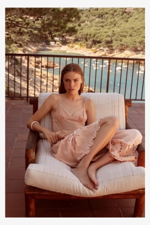 More Views - Back - Sitting #2370653