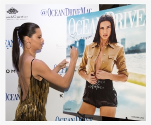 Adriana Lima, Gonna Cortissima E Gambe Lunghissime - Ocean Drive #2855603