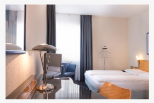 Photo Taken At Days Inn Berlin City South By Business - Berlin Hostel Grand #3021855