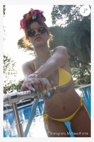 Rihanna En Vacances À La Barbade, Affole La Toile Avec - Bijoux De Rihanna #3455643