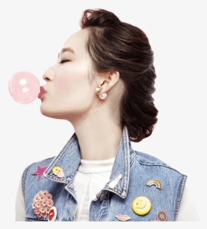 Hr Model Blowing A Pink Bubble - Benefit Cosmetics Model #4025135