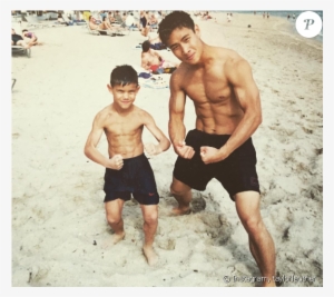 Taylor Lautner Déjà Tout Musclé À Seulement Sept Ans - Tom Cruise Young Abs #412295