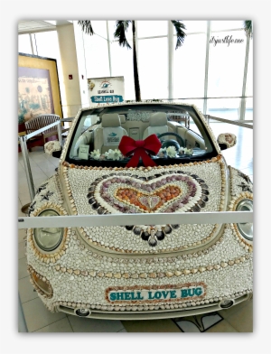 The Shell Love Bug Is On Display And Is Covered In - Fiat Multipla #430788