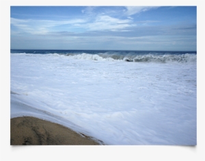 Foam From The Ocean Waves Looked Like A Blanket Of - Sea #4413174