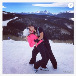 Candice Accola Et Joe King Du Groupe The Fray Réalisant - Game Creek Club #4463599