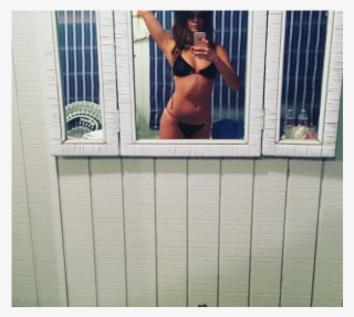 Selena Gomez A Posté Une Photo D'elle En Bikini Sur - Room #4790112