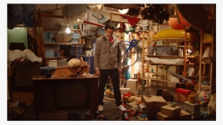 Showroom Arrival Was Set For September, We Needed To - Room #4947311