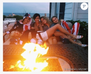 Ruby Rose Et Sa Nouvelle Chérie Harley Gusman Célèbrent - Ruby Rose Et Harley Gusman #5082432