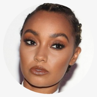 Leighannepinnock #6349036