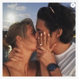 Claire Holt Et Son Compagnon Andrew Joblon Sur Une #6552594