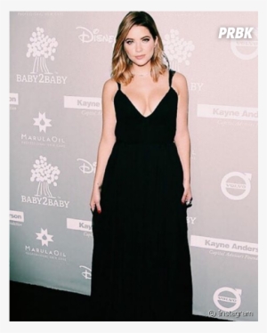 Aniversário De Ashley Benson, De "pretty Little Liars" - Джессика Бил На Дорожке #677118