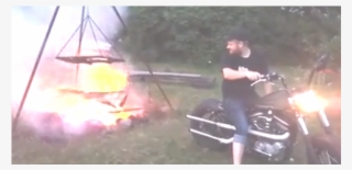 Usa Una Harley Davidson Para Prender Una Fogata #6823587