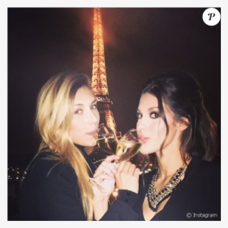 Iris Mittenaere Et Camille Cerf Devant La Tour Eiffel #7104652