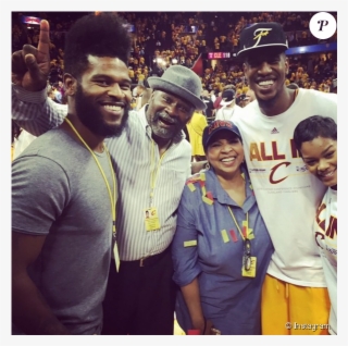 Iman Shumpert Des Cleveland Cavaliers Et La Chanteuse #7120057