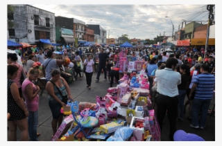 El Mercado Nº 4 Se Encuentra Cargado De Regalos Para - Crowd #7937974 El Mercado Nº 4 Se Encuentra Cargado De Regalos Para - Crowd #7937974
