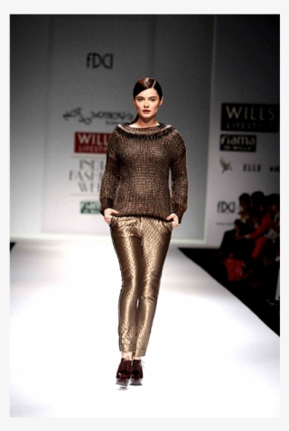 32 - India Fashion Week #7960801
