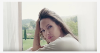 Angelina Jolie, Sensuelle Et Romantique Pour Mon Guerlain - Angelina Jolie Pub Guerlain #8208428