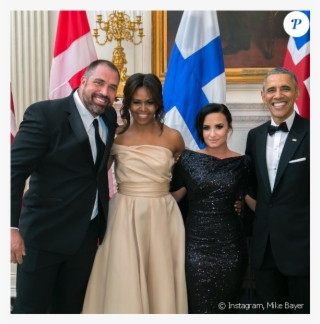 Demi Lovato Accompagnée De Son Coach Mike Bayer Pour - Demi Lovato Barack Obama #8496045