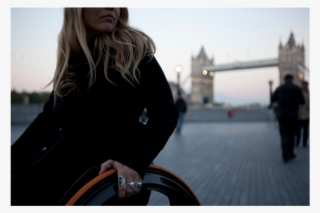 Be Able To Meet The People Behind Your Chair And Find - Girl #8544678