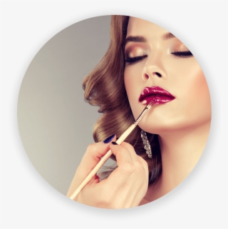 Hand Of Make-up Master, Painting Lips Of Young Beautiful - Maquillage Fêtes De Fin D Année #9340273 Hand Of Make-up Master, Painting Lips Of Young Beautiful - Maquillage Fêtes De Fin D Année #9340273